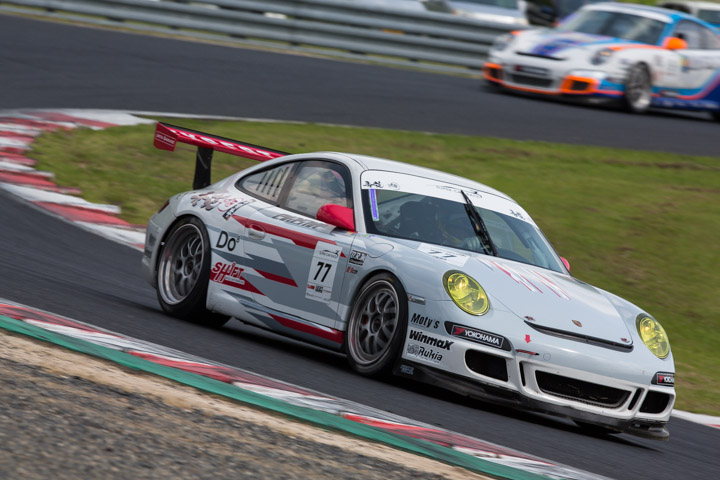 カテゴリーⅡ決勝2位の山脇大輔／植田正幸組（炙りや秀苑・シフト997GT3）