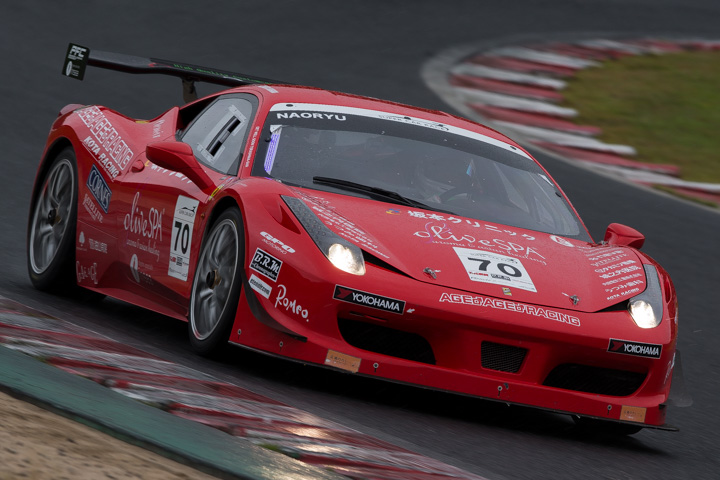 総合&カテゴリーⅡのポールポジションは佐々木孝太／ナオリュウ組（AGE-AGE-458）