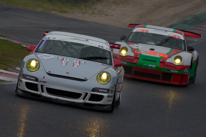 カテゴリーⅡ決勝2位は山脇大輔／中島保典組（炙りや秀苑・シフト997 GT3）