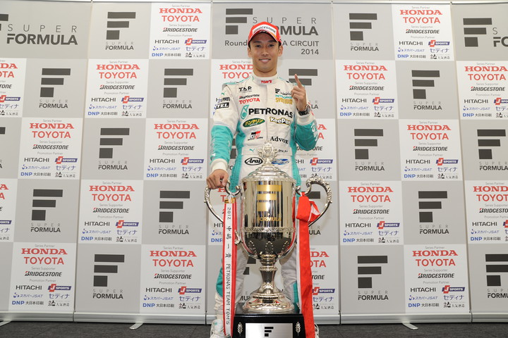2014年ドライバーズチャンピオンは中嶋一貴
