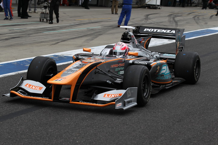 ノックアウト予選: レース1・3位、レース24位の国本雄資（セルモ・インギング）