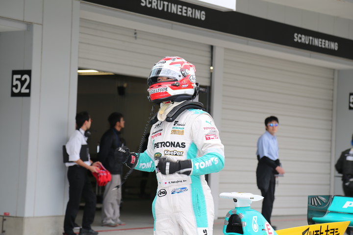 ノックアウト予選: レース2でポールポジションを獲得した中嶋一貴（トムス）