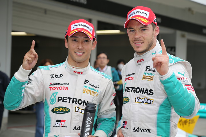 ノックアウト予選: レース1、レース2でポールポジションを獲得したアンドレ・ロッテラーと中嶋一貴のトムスコンビ