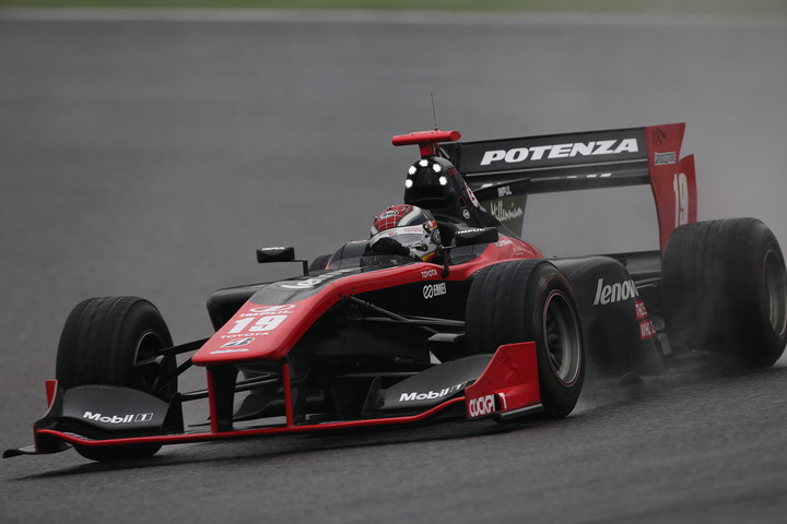 決勝レース1: 優勝はジョアオ・パオロ・デ・オリベイラ（Lenovo TEAM IMPUL）