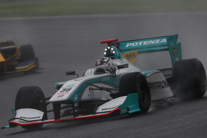 決勝レース1: 3位はアンドレ・ロッテラー（PETRONAS TEAM TOM'S）