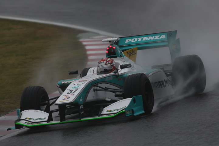 決勝レース1: 2位は中嶋一貴（PETRONAS TEAM TOM'S）