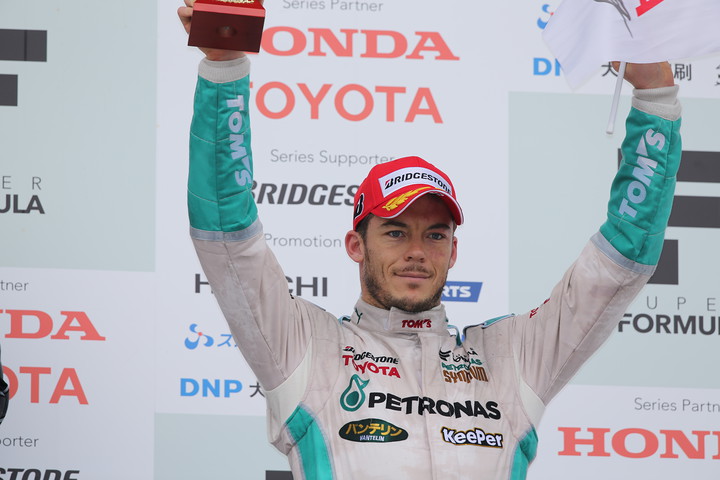 決勝レース1: 3位に入ったアンドレ・ロッテラー（PETRONAS TEAM TOM'S）