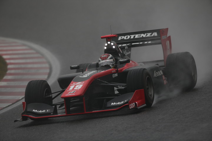 決勝レース2: 4位はジョアオ・パオロ・デ・オリベイラ（Lenovo TEAM IMPUL）