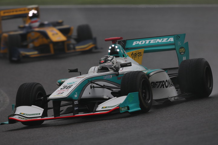 決勝レース2: 2位はアンドレ・ロッテラー（PETRONAS TEAM TOM'S）