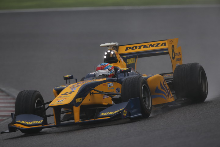 決勝レース2: 3位はロイック・デュバル（KYGNUS SUNOCO Team LeMans）