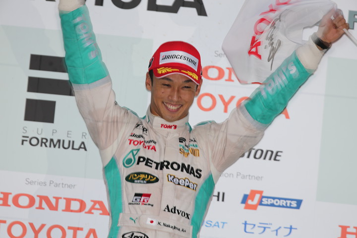 決勝レース2: 優勝した中嶋一貴（PETRONAS TEAM TOM'S）