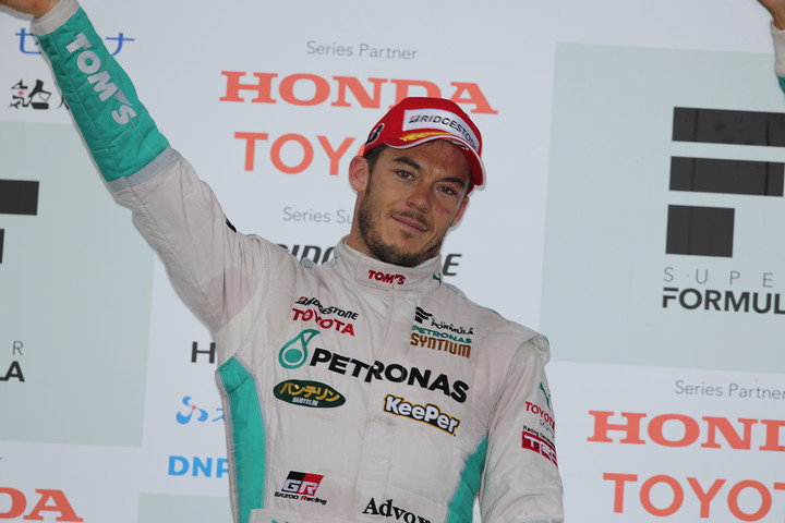 決勝レース2: 2位に入ったアンドレ・ロッテラー（PETRONAS TEAM TOM'S）