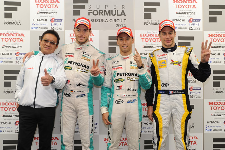 決勝レース2フォトセッション: トップ3のドライバーとチーム監督