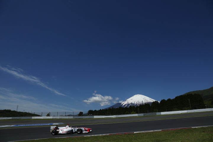 フリー走行: 野尻智紀（DOCOMO DANDELION M40T SF14）