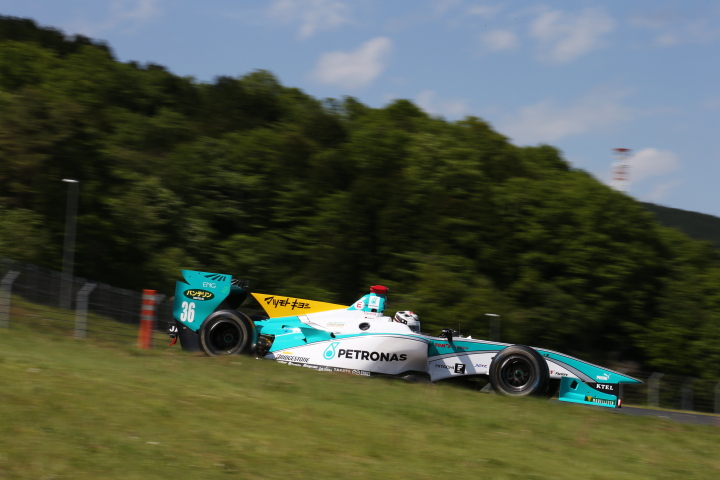 公式予選: アンドレ・ロッテラー（PETRONAS TOM’S SF14）