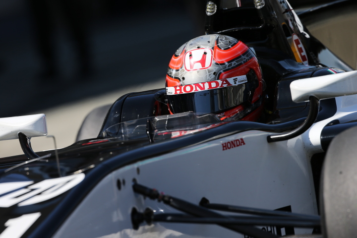 決勝レース1: ヴィタントニオ・リウッツィ（HP SF14）