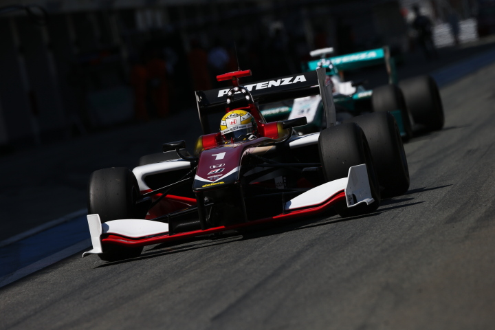 決勝レース1: 山本尚貴（TEAM 無限 SF14）