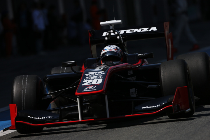 決勝レース1: クマール・ラム・ナレイン・カーティケヤン（Lenovo TEAM IMPUL SF14）