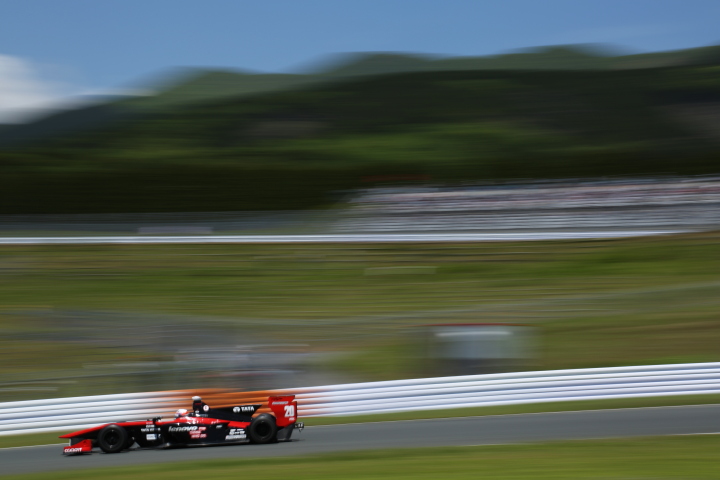 決勝レース1: クマール・ラム・ナレイン・カーティケヤン（Lenovo TEAM IMPUL SF14）