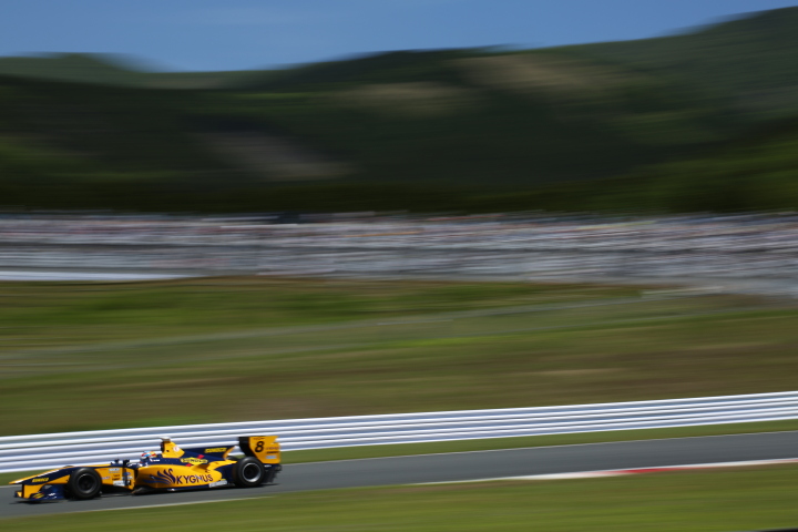 決勝レース1: ロイック・デュバル（Team KYGNUS SUNOCO SF14）