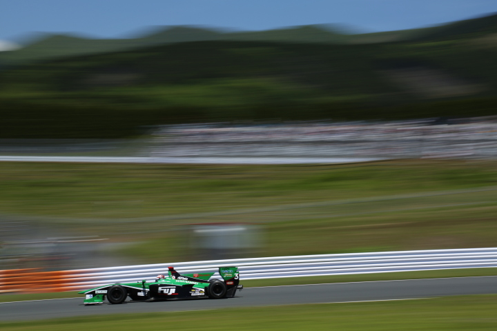 決勝レース1: ジェームス・ロシター（フジ・コーポレーション KONDO SF14）