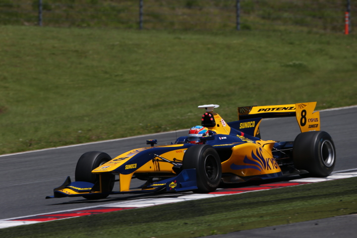 決勝レース1: ロイック・デュバル（Team KYGNUS SUNOCO SF14）