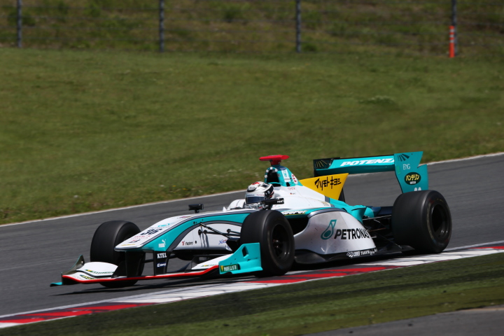 決勝レース1: アンドレ・ロッテラー（PETRONAS TOM’S SF14）