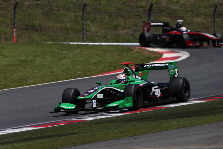 決勝レース1: ジェームス・ロシター（フジ・コーポレーション KONDO SF14）