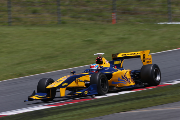 決勝レース1: ロイック・デュバル（Team KYGNUS SUNOCO SF14）