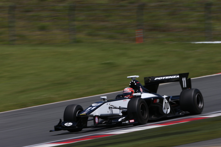 決勝レース1: ヴィタントニオ・リウッツィ（HP SF14）