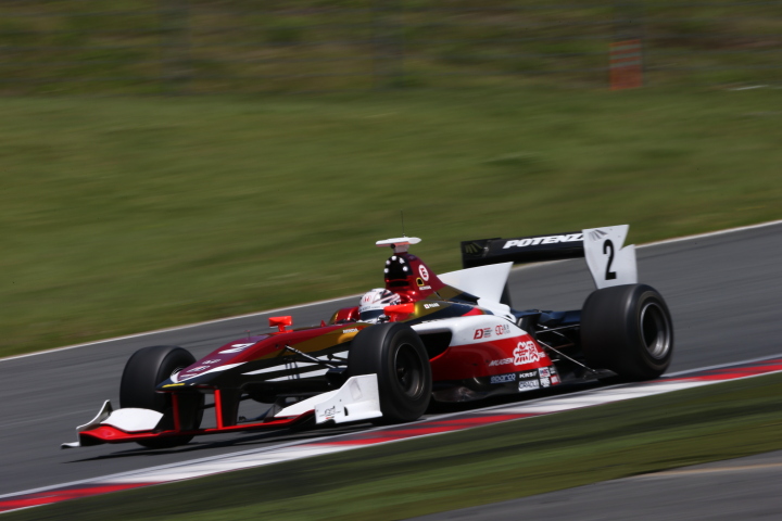 決勝レース1: 中山友貴（TEAM 無限 SF14）