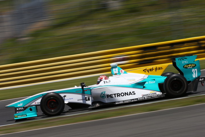 決勝レース1: 中嶋一貴（PETRONAS TOM’S SF14）