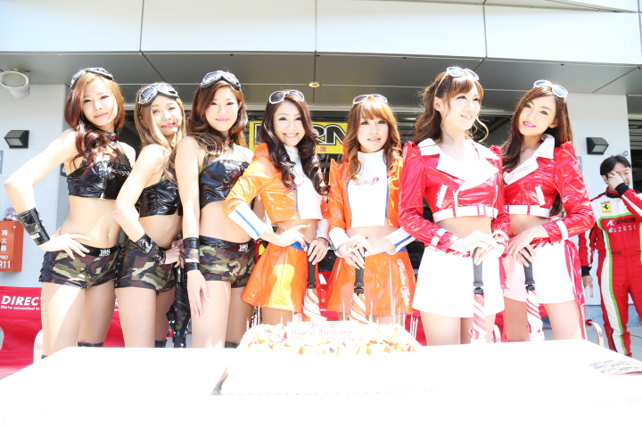 ピットウォーク: レースクイーン