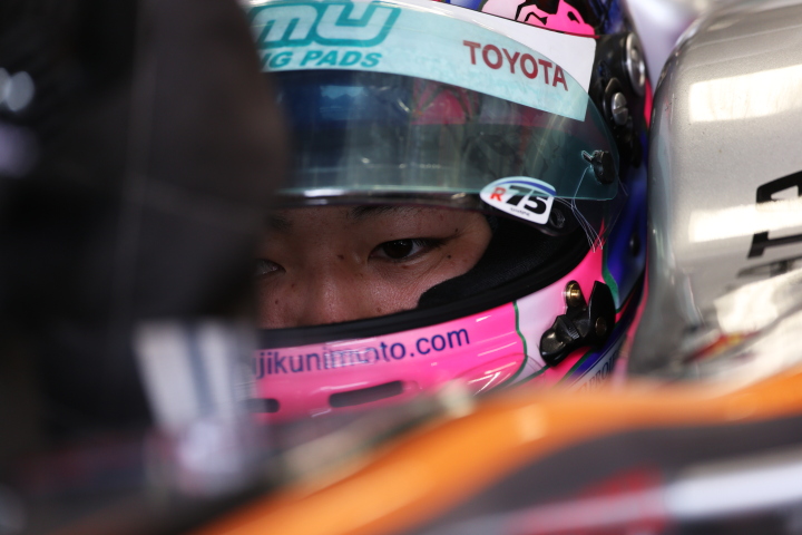 決勝レース2: 国本雄資（P.MU/CERUMO・INGING SF14）