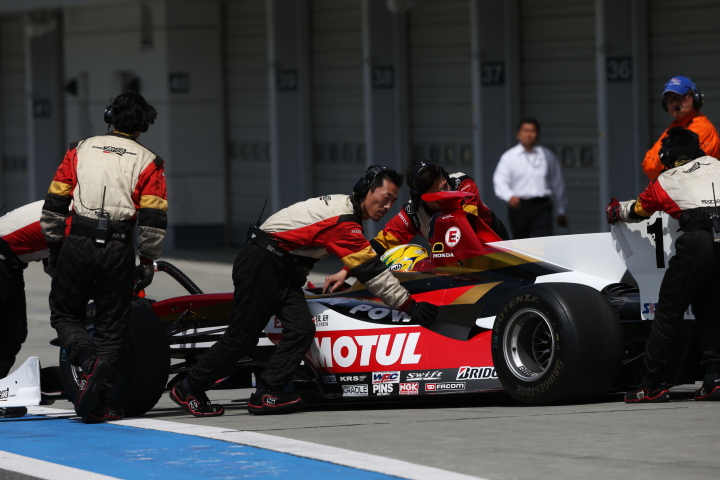 決勝レース2: 山本尚貴（TEAM 無限 SF14）