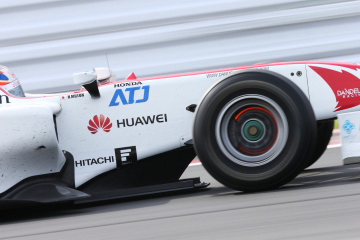 決勝レース2: 武藤英紀（DOCOMO DANDELION M41Y SF14）