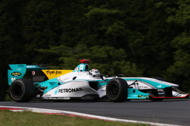 決勝レース2: アンドレ・ロッテラー（PETRONAS TOM’S SF14）