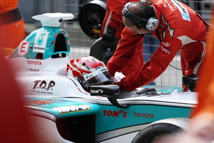 決勝レース2: 中嶋一貴（PETRONAS TOM’S SF14）