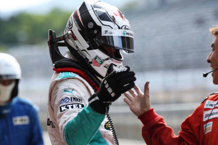 決勝レース2: 優勝したアンドレ・ロッテラー（PETRONAS TOM’S SF14）