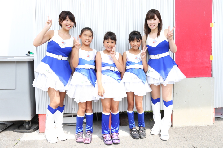 シグナルグリッドガールに当選した子供たちともてぎエンゼル