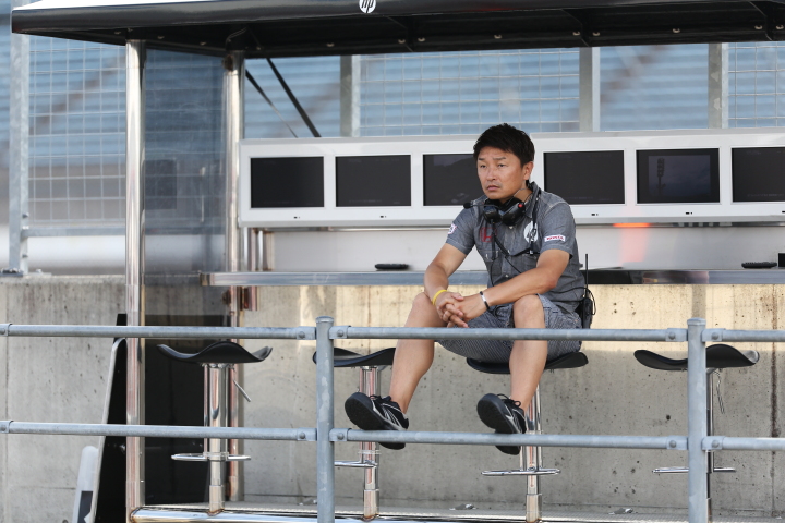 ウォームアップ: 金石勝智監督（HP Real Racing）