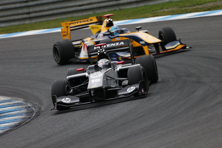 決勝レース: 塚越広大（HP REAL RACING）