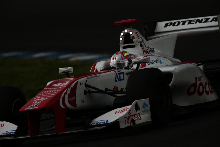 決勝レース: 野尻智紀（DOCOMO TEAM DANDELION RACING）