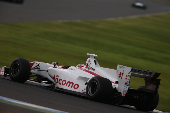 決勝レース: 武藤英紀（DOCOMO TEAM DANDELION RACING）