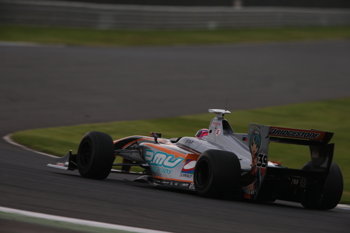 決勝レース: 国本雄資（P.MU/CERUMO・INGING）