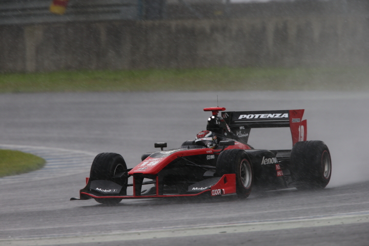 決勝レース: ジョアオ・パオロ・デ・オリベイラ（Lenovo TEAM IMPUL）