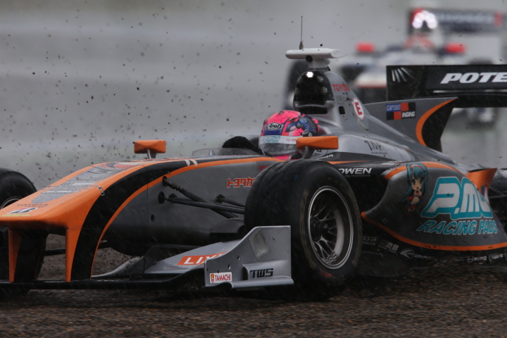 決勝レース: 国本雄資（P.MU/CERUMO・INGING）