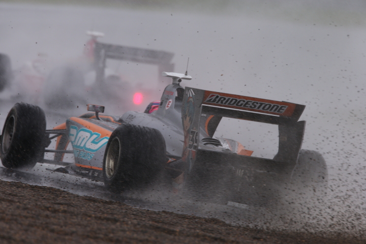 決勝レース: 国本雄資（P.MU/CERUMO・INGING）