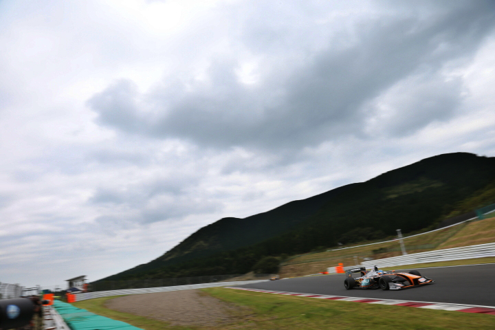 フリー走行1回目: 国本雄資（P.MU/CERUMO・INGING）