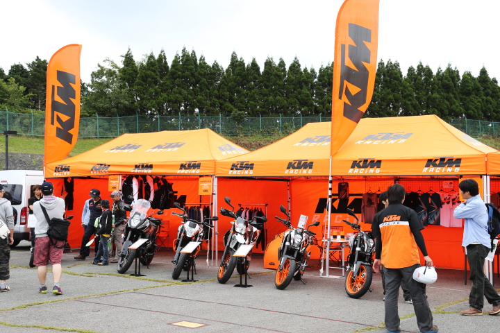 オフロードバイクで有名なオーストリアのバイクメーカーKTMのバイクも展示された